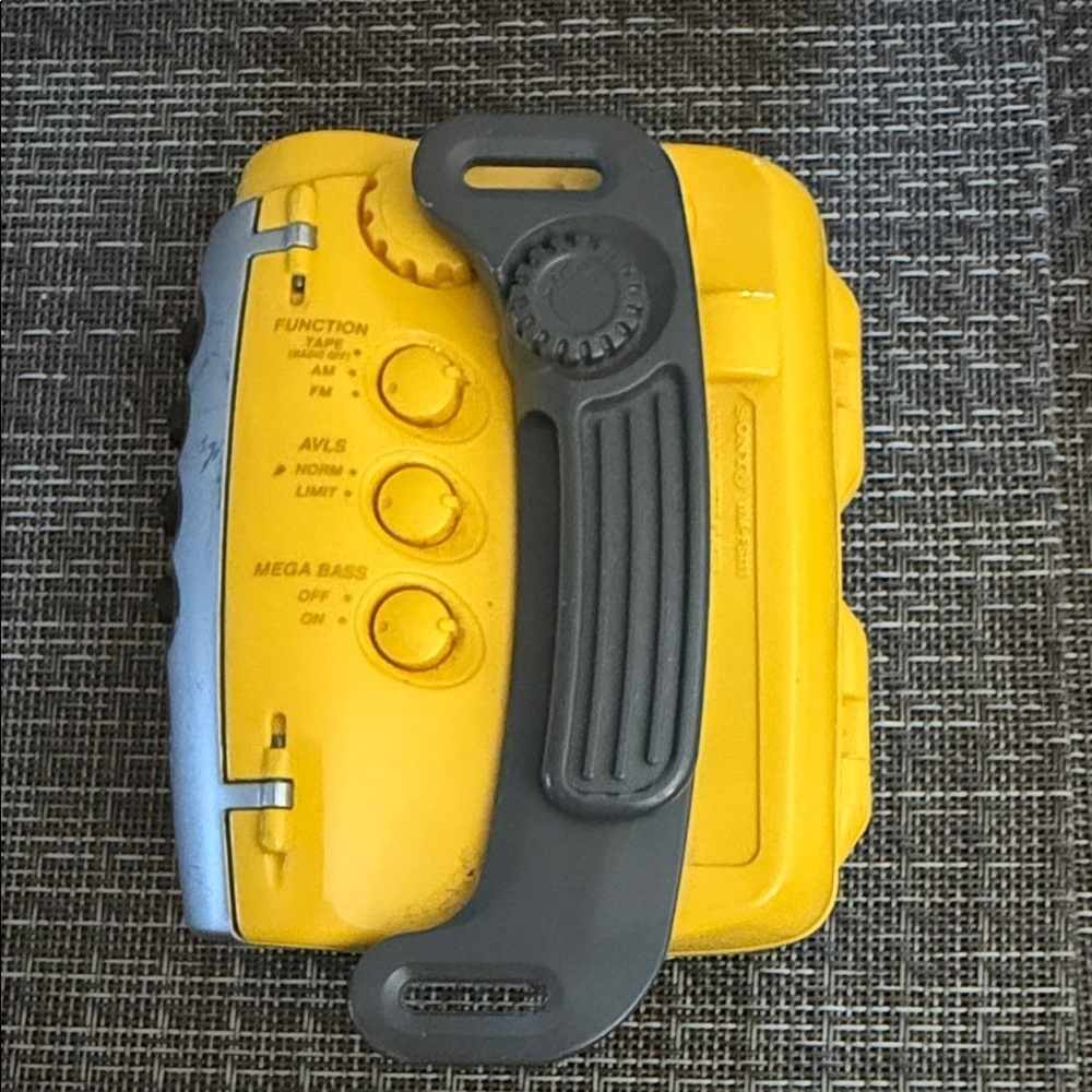 Sony Sports Walkman WM-FS111 - Yellow and Black for parts - Picture 2 of 10
